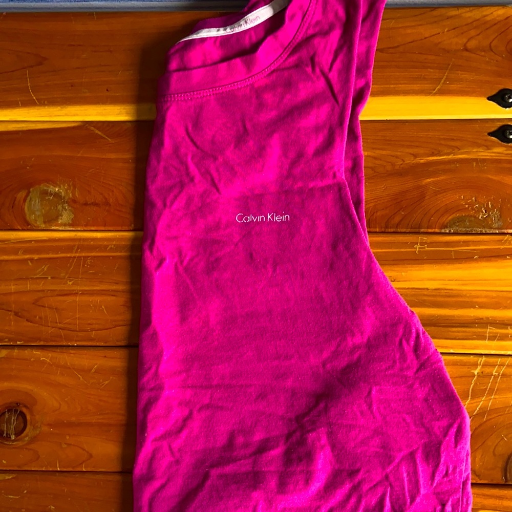 Calvin Klein women’s cropped workout tank.